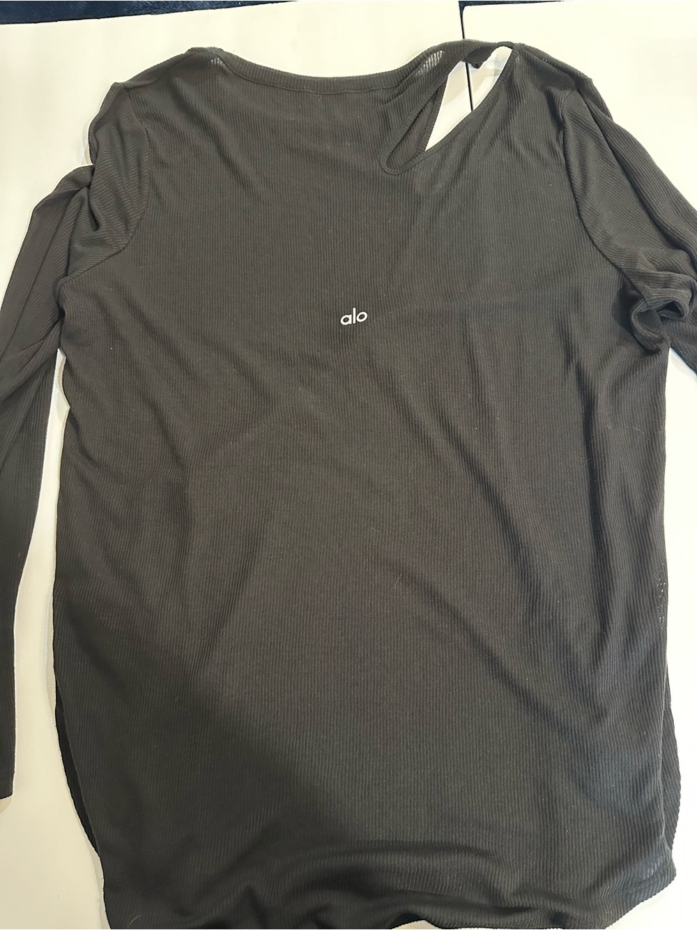Alo Yoga Black Ribbed Long Sleeve Cutout Top Size Tag Missing L/XL - Picture 9 of 9